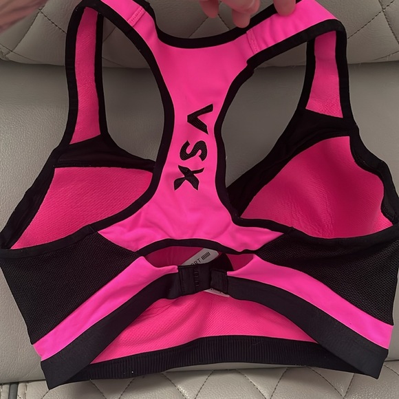 Victorias Secret Sport Bra 34DDD. Great Condition. Worn only two times. - Picture 3 of 4